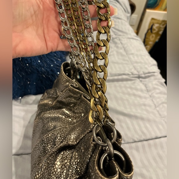 Beautiful metallic coach bag with two coach tags included - Picture 4 of 8